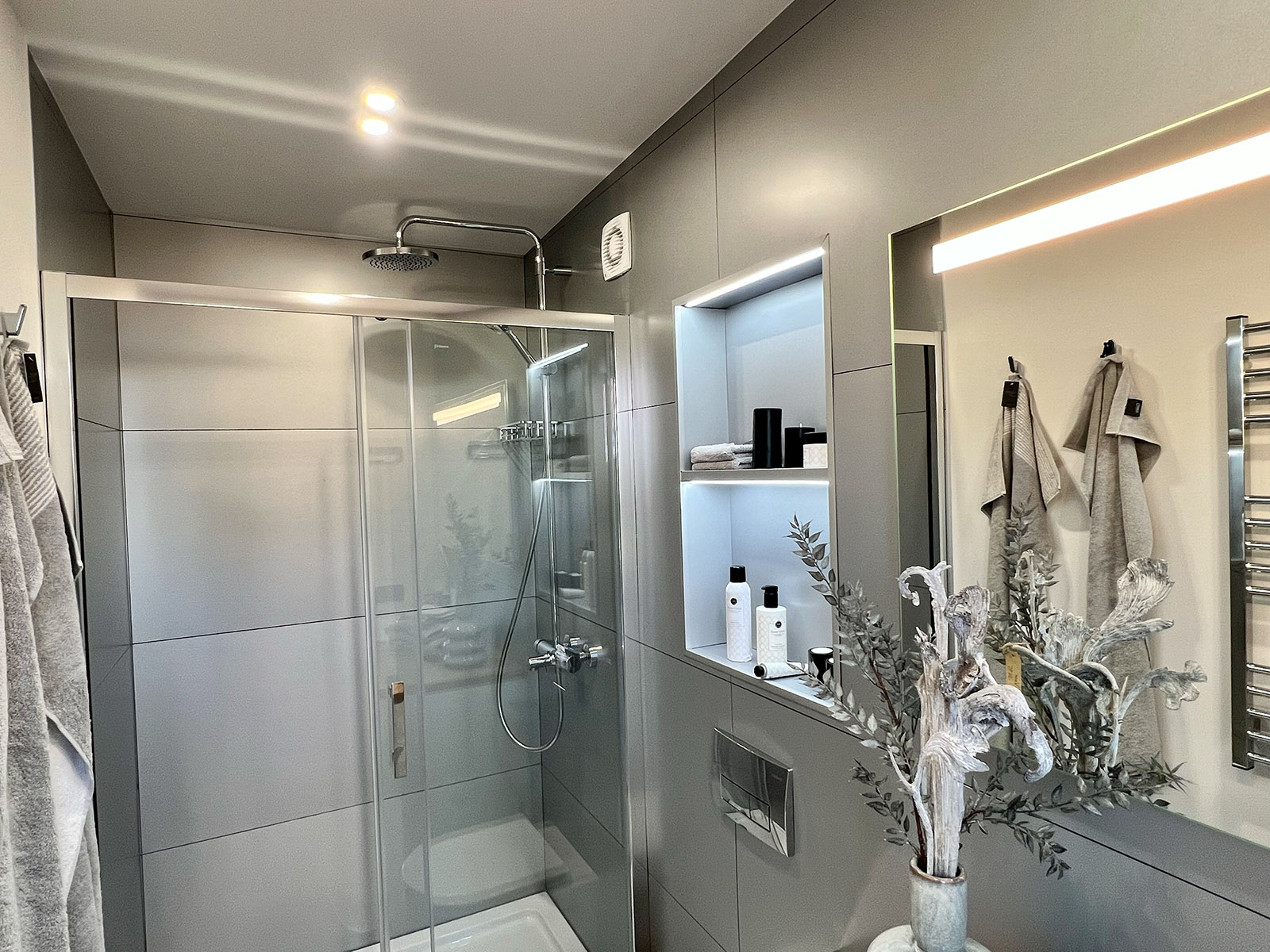 Tiny House - Modulhus - Minihus - Containerhus, Prefabricerat Hus - 40 m² - Energieffektiv - SIP-Modell Tiny House - Modulhus - Minihus - Containerhus, Prefabricerat Hus - 40 m² - Energieffektiv - SIP-Modell